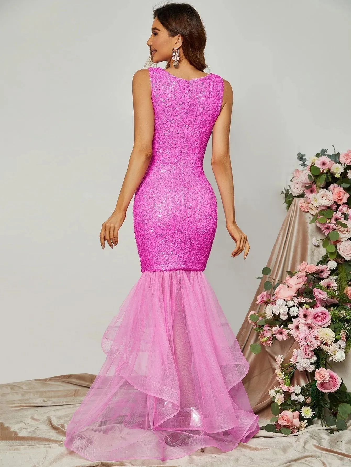 Elegant Round Neck Sleeveless Sequin Prom Dresses