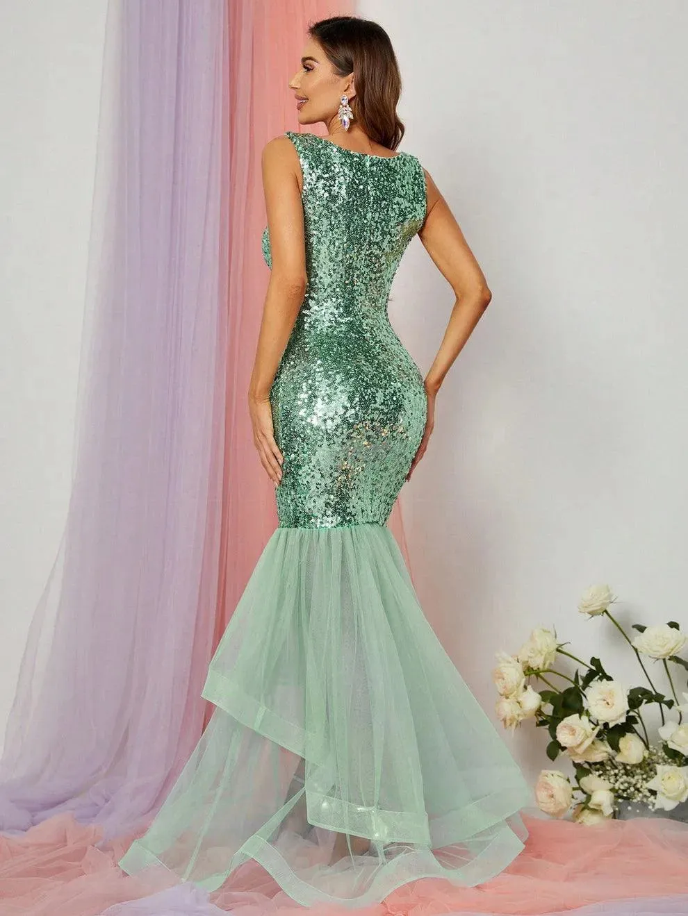 Elegant Round Neck Sleeveless Sequin Prom Dresses