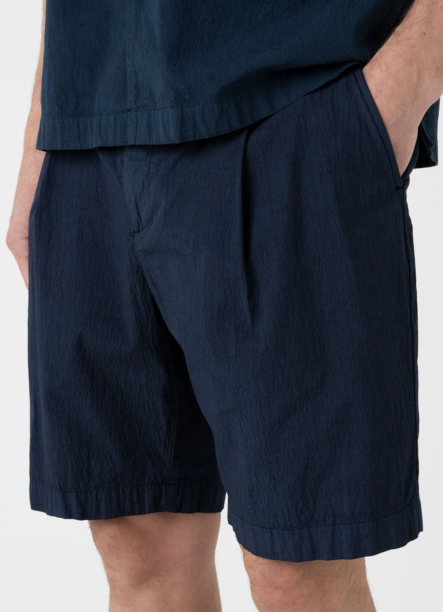 Men's Pleated Seersucker Short in Navy