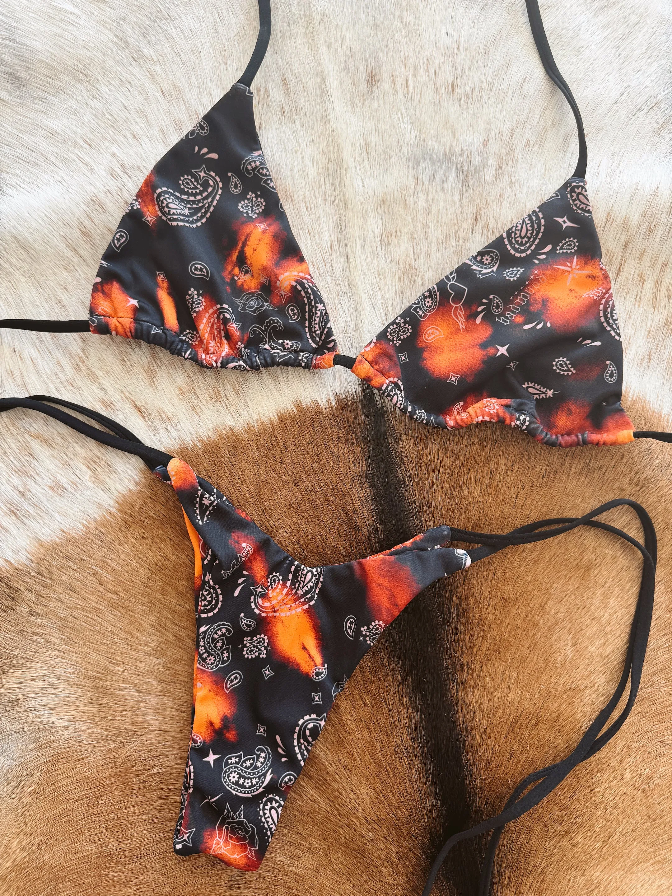 "PAISLEY" BIKINI TOP in BLEACH