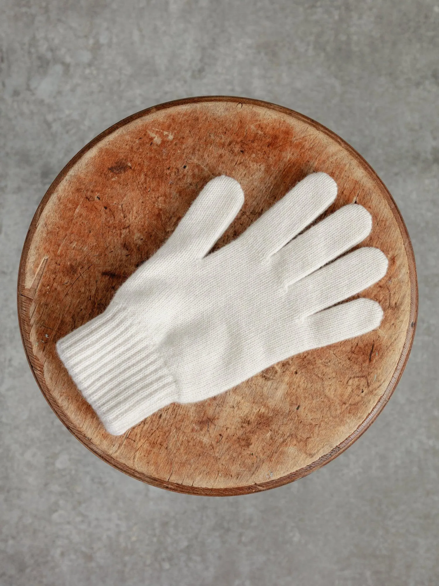 The Tipped Cashmere Gloves