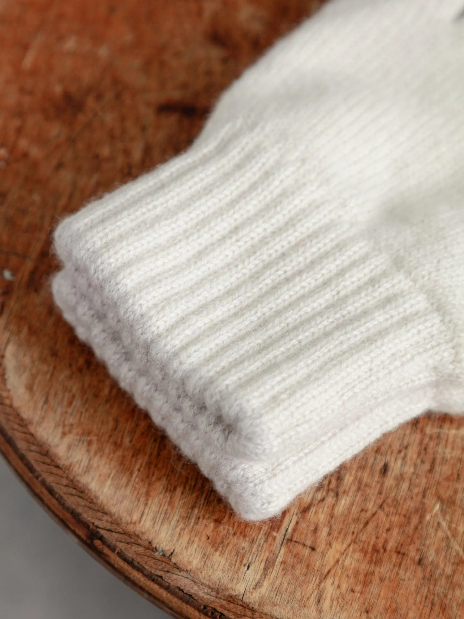 The Tipped Cashmere Gloves